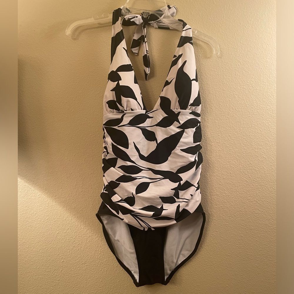 Women’s one piece halter swimsuit size L- 12 /14 White Stag